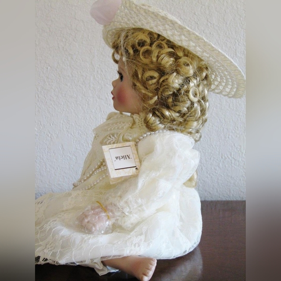 Victorian Lace Collection by Mary Stevens. Alicia - Picture 4 of 16